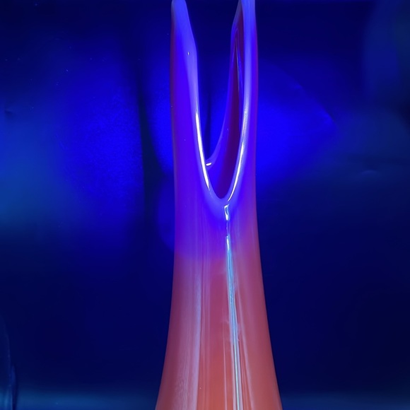 LE SMITH BITTER SWEET VASE 16 3/4 Glows - Picture 6 of 6